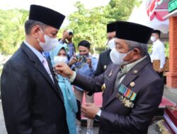 Pemberian Penghargaan Warnai Upacara HAB ke-76 di Kanwil Kemenag Sulbar