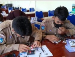 MAN 1 Mamuju Kembangkan Skill Siswa Melalui Workshop Robotik