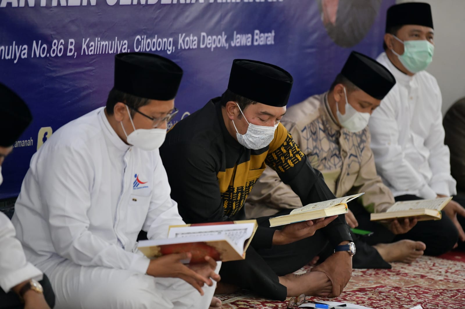Ridwan Kamil Beri Bantuan Pembangunan Masjid di Depok Ridwan Kamil Beri Bantuan Pembangunan Masjid di Depok