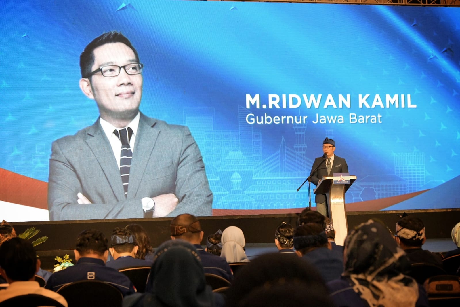 Hadiri Pelantikan Pengurus DPD Demokrat Jabar, Ridwan Kamil: Mari Bersinergi Bangun Jawa Barat Hadiri Pelantikan Pengurus DPD Demokrat Jabar, Ridwan Kamil: Mari Bersinergi Bangun Jawa Barat