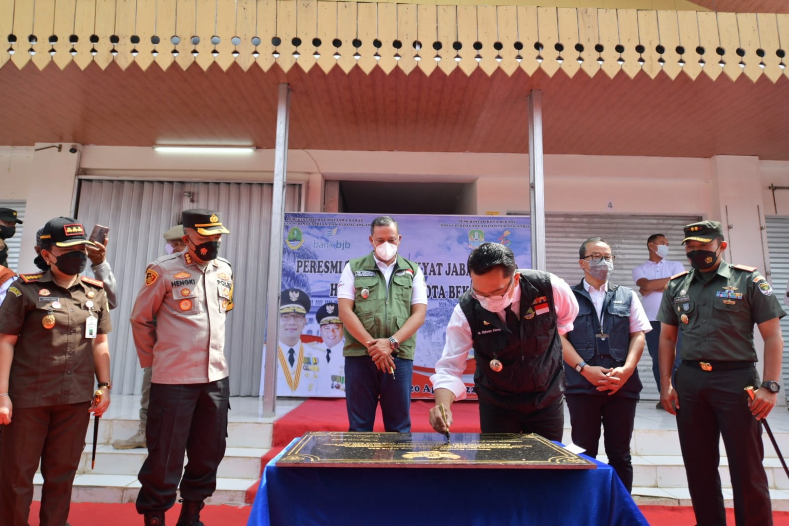 Ridwan Kamil Resmikan Revitalisasi Pasar Harapan Jaya Bekasi Ridwan Kamil Resmikan Revitalisasi Pasar Harapan Jaya Bekasi