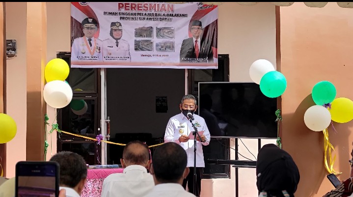 Di Akhir Masa Jabatan, Gubernur Sulbar Resmikan Rumah Singgah Pelajar Balabalakang
