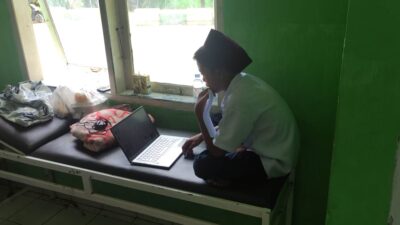 Akibat Lakalantas, Seorang Siswa MTs Terpaksa Ikut KSM di Ruang IGD Puskesmas