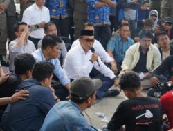 Prof Zudan Temui Pendemo, Duduk Lesehan Serap Aspirasi