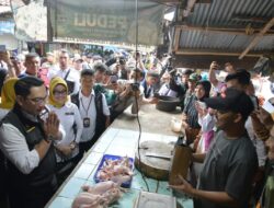 Tinjau Pasar Situraja, Ridwan Kamil:  Inflasi di Sumedang Terkendali