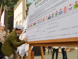 Ridwan Kamil Tandatangani Deklarasi Pemilu Damai 2024 Bersama 18 Partai Politik