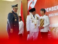 Uu Ruzhanul Serahkan Surat Keputusan Remisi kepada 17.016 Binaan Lapas di Jabar