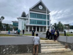 Gerakan Jumat Bersih, Biro Umum Sulbar Gotong Royong Bersihkan Kantor Gubernur