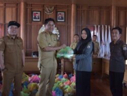 Apresiasi Tenaga Non ASN Sekwan DPRD Sulbar Hadiahkan Parsel Lebaran