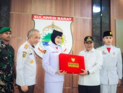Penyerahan Duplikat Bendera Merah Putih Kepada Paskibraka Provinsi Sulawesi Barat