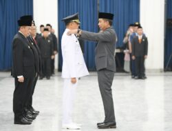 Bey Machmudin Lantik A. Koswara sebagai  Penjabat Wali Kota Bandung