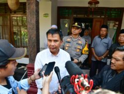 Bey Machmudin Takziah ke Rumah Syamsul Diana Ahmad