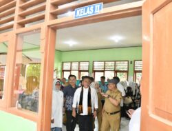 Sekda Herman Suryatman Tinjau Uji Coba Program Makan Siang Bergizi Siswa SD di Sumedang