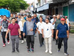 Kunker di Polman, Pj Gubernur Bahtiar Bersama Pemkab Jalan Sehat dan Pantau Pasar