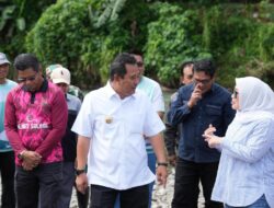 Pj Gubernur dan Bupati Mamuju Tebar Benih Ikan Nila di Sungai Kalukku