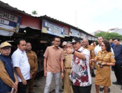 Pj Gubernur Sulbar Bersama Wakil Ketua DPRD dan Forkopimda Tinjau Harga Pangan di Pasar Tradisional