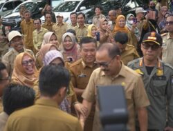 Hari Pertama Masuk Kantor, Gubernur dan Wagub Sulbar Disambut Meriah ASN Pemprov