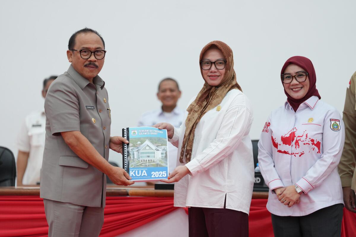 Pemprov Sulbar Serahkan KUA-PPAS APBD 2025 ke DPRD Sulbar