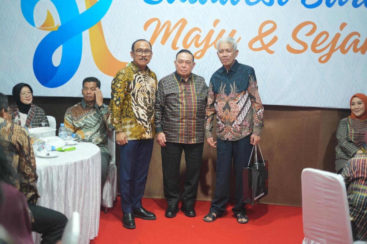 Malam Ramah Tamah HUT Sulbar ke-21, Dokumen Perjuangan Diserahkan ke Gubernur 