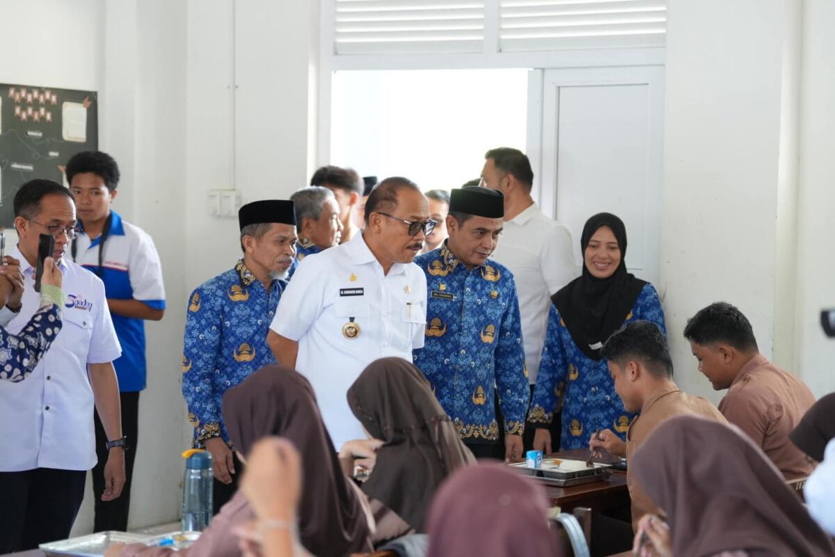 Gubernur Sulbar Tinjau SMK Rangas, Pastikan Program MBG Berjalan Lancar