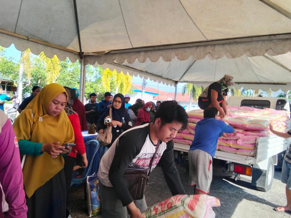 Jaga Stabilitas Harga, Distapang Sulbar Gelar Pasar Murah dengan Subsidi Langsung  Jaga Stabilitas Harga, Distapang Sulbar Gelar Pasar Murah dengan Subsidi Langsung