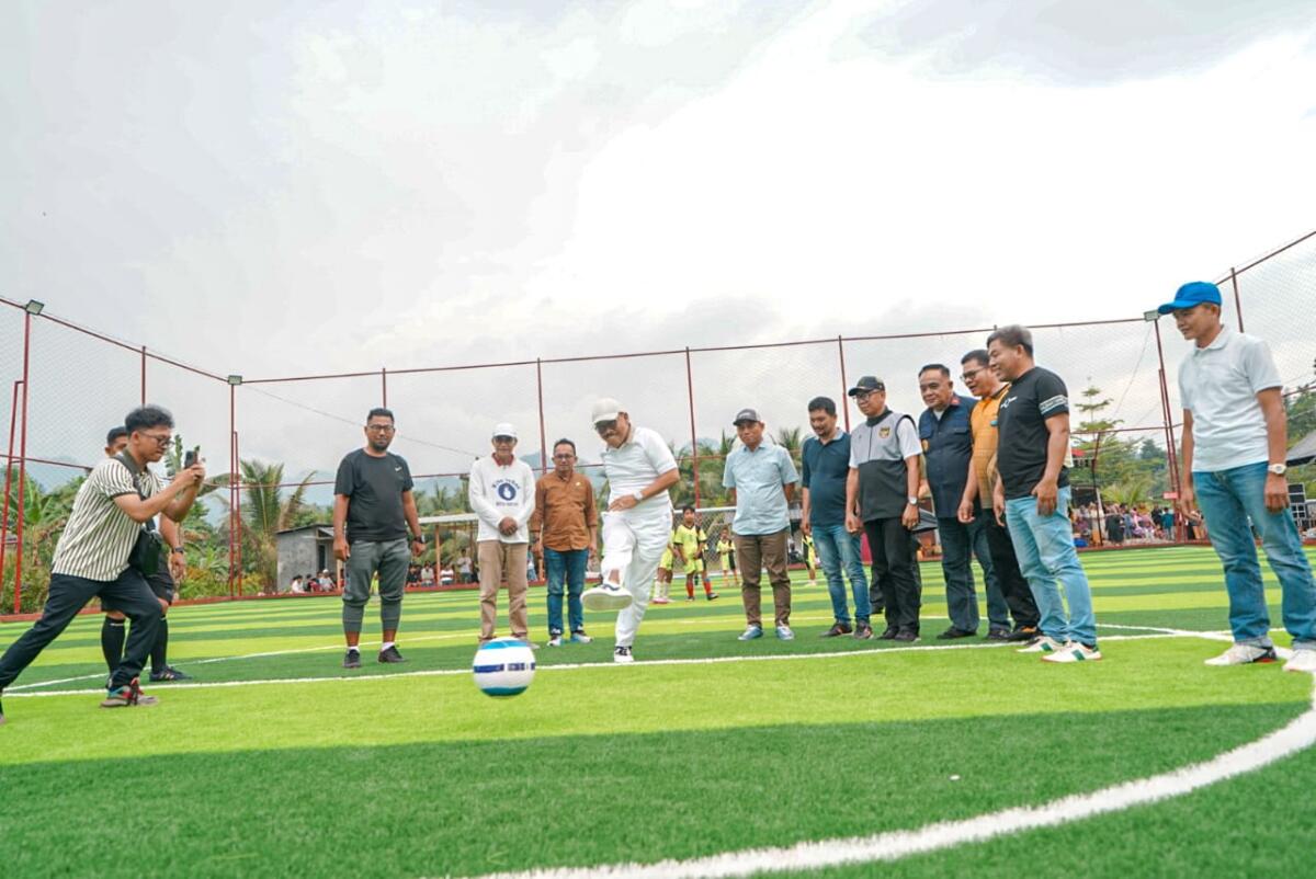 Gubernur Resmikan Lapangan Mini Soccer, Dorong Pembinaan Generasi Muda