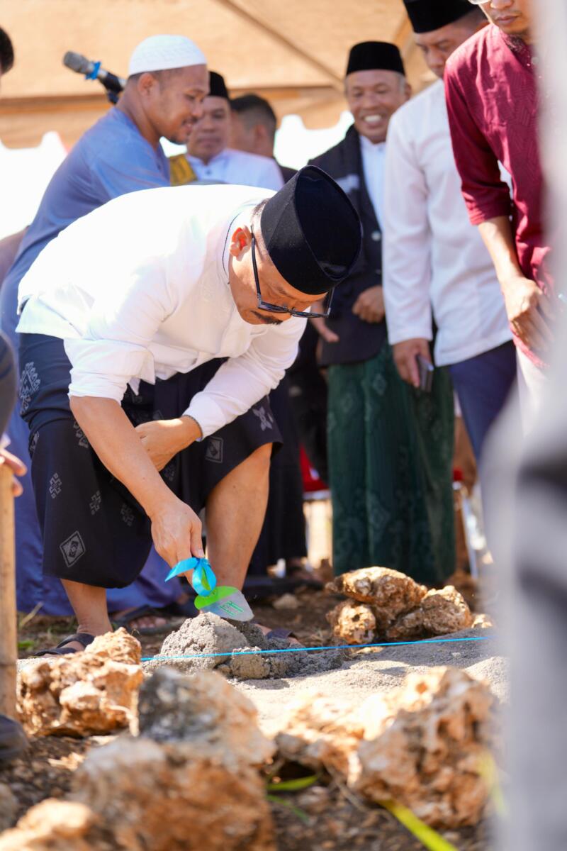 Gubernur Sulbar Pada Peletakan Batu Pertama Masjid An-Nur Tanete Guru