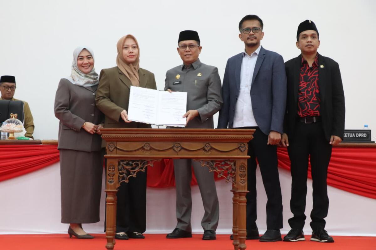 DPRD Sulbar Sepakati Perubahan Perda BUMD Strategis, Fokus pada Pengawasan dan SDM Unggul