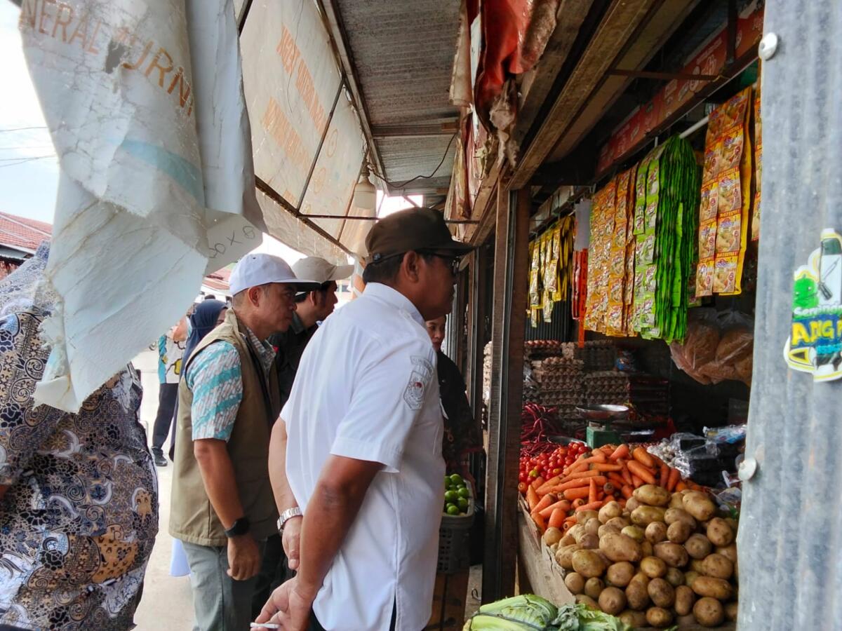 Tim Gabungan Pantau dan Monitoring Harga Pangan di Pasar Baru Mamuju,